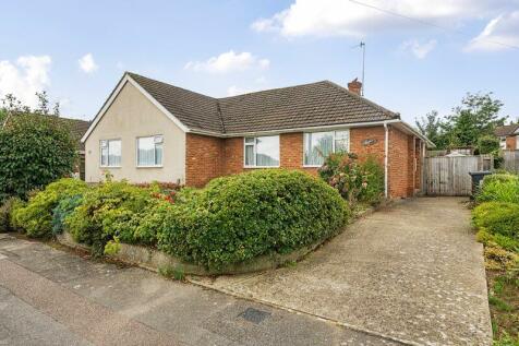 2 bedroom semi-detached bungalow for sale