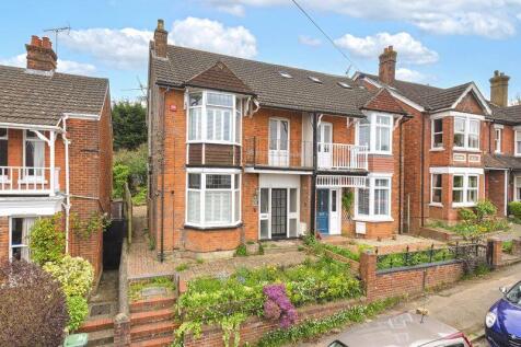 Weald View Road, Tonbridge, TN9 2NG 3 bed semi