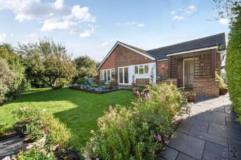 Barchester Way, Tonbridge, TN10 4HR 4 bed detached bungalow for sale