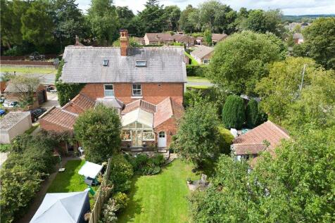 6 bedroom semi-detached house for sale