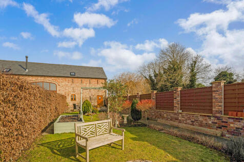 Gaydon 2 bed barn conversion for sale