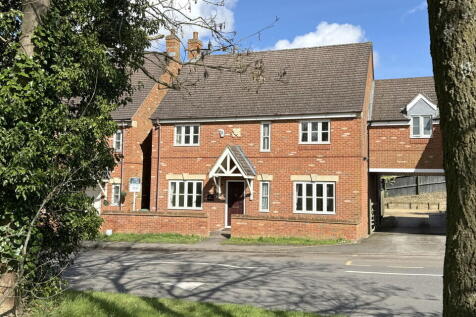 Kineton 4 bed link detached house for sale