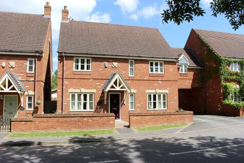 Kineton 4 bed link detached house for sale