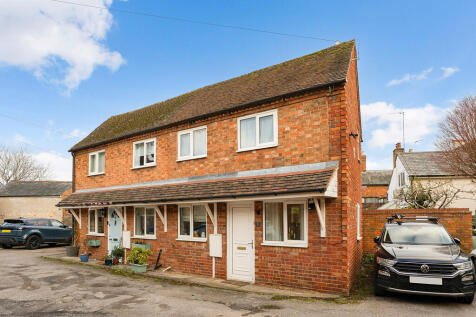 2 bedroom semi-detached house for sale