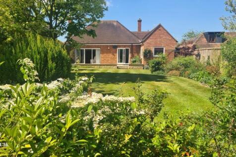 2 bedroom detached bungalow for sale