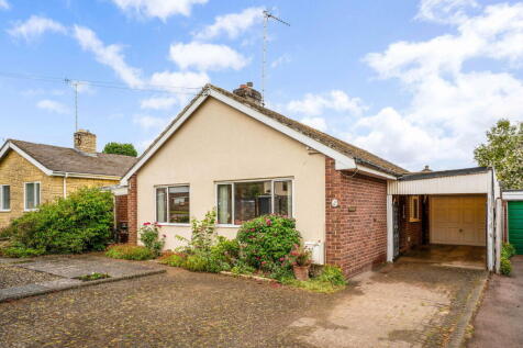 3 bedroom semi-detached bungalow for sale