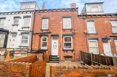 Leeds LS11 2 bed terraced house for sale