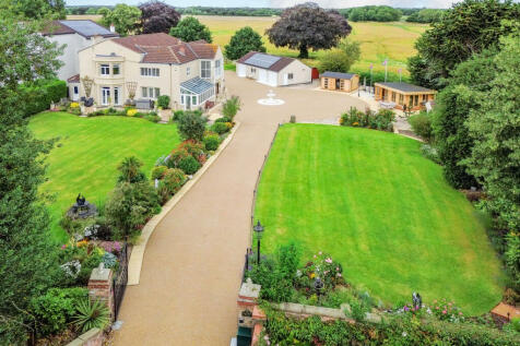 5 bedroom detached house for sale