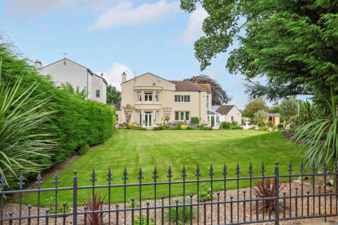 6 bedroom detached house for sale