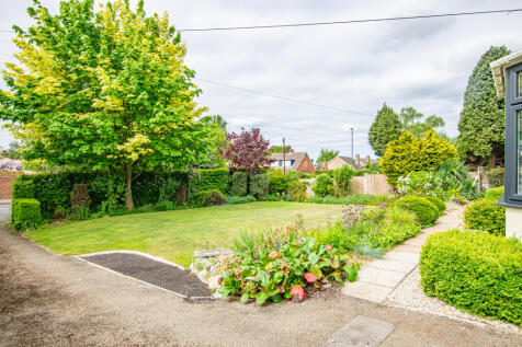 Selby YO8 4 bed bungalow for sale