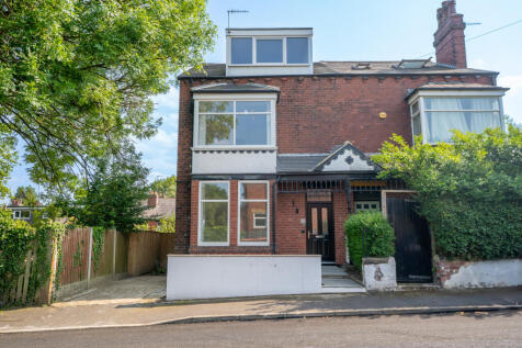 4 bedroom semi-detached house for sale