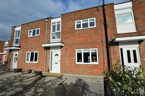 Grove Court, Beaconsfield, HP9 3 bed apartment for sale
