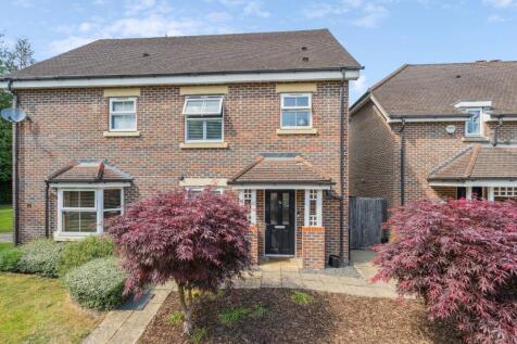 Cranwells Lane, Farnham Common, SL2 3 bed semi