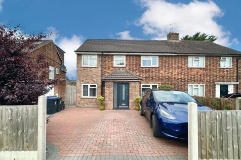 Candlemas Mead, Beaconsfield, HP9 4 bed semi