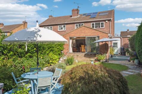 3 bedroom semi-detached house for sale