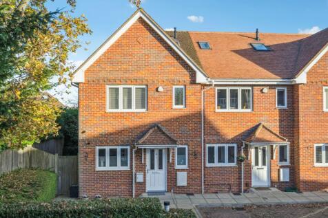 Alastair Mews, Beaconsfield, HP9 3 bed end of terrace house for sale