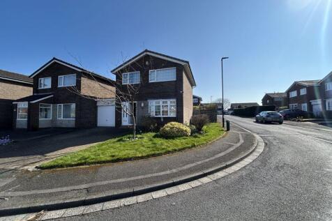 3 bedroom link detached house for sale