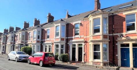 3 bedroom flat for sale