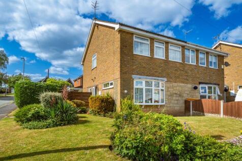 Rokewood Close, Kingswinford DY6 3 bed semi