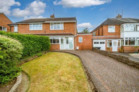 Essex Avenue, Kingswinford DY6 3 bed semi