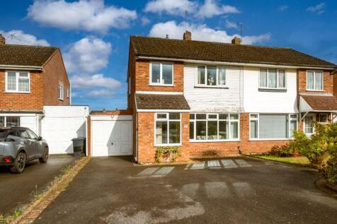 Kendall Rise, Kingswinford DY6 3 bed semi