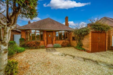 Cot Lane, Kingswinford DY6 2 bed detached bungalow for sale