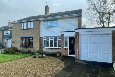 3 bedroom semi-detached house for sale