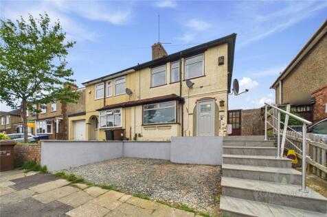 Fullingdale Road, The Headlands... 3 bed semi