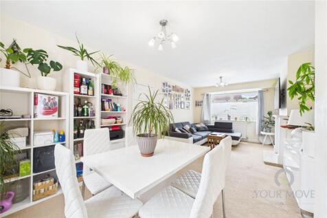 Fullingdale Road, The Headlands... 3 bed semi