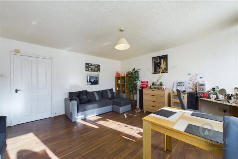Lutterworth Road, Abington... 2 bed flat for sale