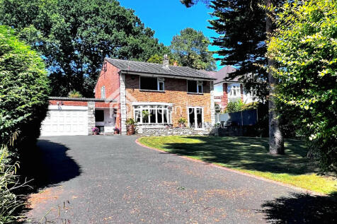 Queens Park Avenue, Bournemouth BH8 3 bed detached house for sale