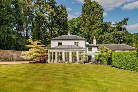 5 bedroom link detached house for sale