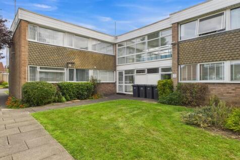 Middlefield Gardens, Halesowen B62 2 bed flat for sale