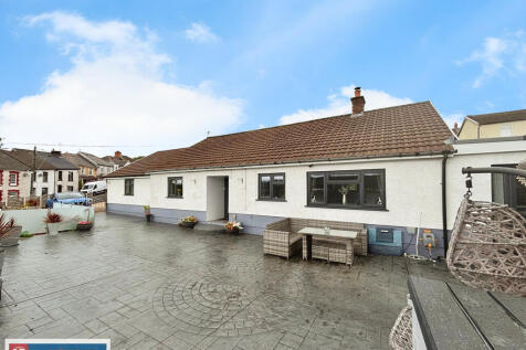 3 bedroom detached bungalow for sale