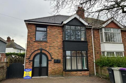Beresford Avenue, Skegness, PE25 4 bed semi