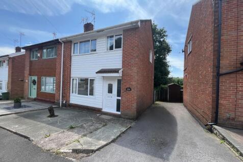 3 bedroom semi-detached house for sale