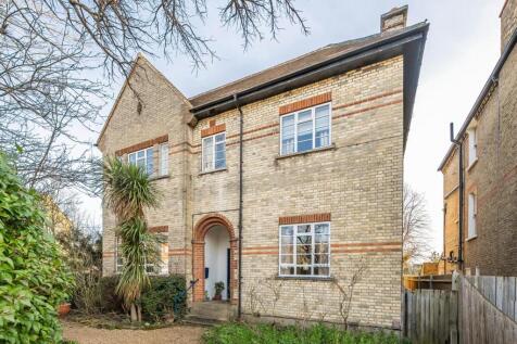 Hayne Road, Beckenham, Kent, BR3 3 bed flat for sale