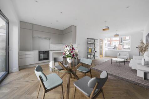 Birkbeck Road, Beckenham, Kent, BR3 3 bed semi