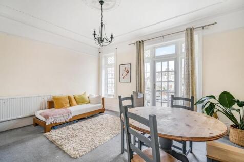 Sternhold Avenue, London 3 bed flat for sale