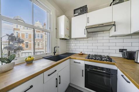 Loughborough Road, Brixton, London, SW9 1 bed flat for sale