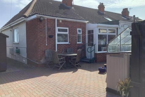 2 bedroom terraced bungalow for sale