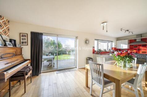 Goodhart Way, West Wickham, Kent, BR4 4 bed semi