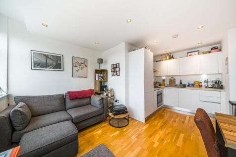 Streatham High Road, Streatham... 1 bed flat for sale