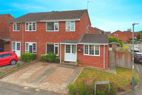 Spring Lane, Radford Semele... 3 bed semi