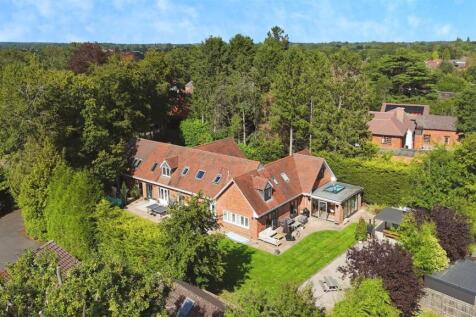 6 bedroom detached house for sale
