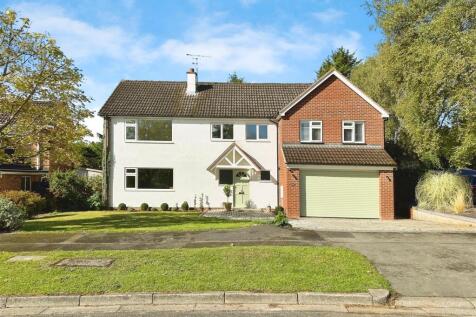 5 bedroom detached house for sale