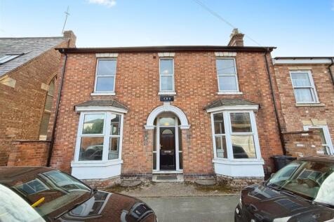 8 bedroom town house for sale