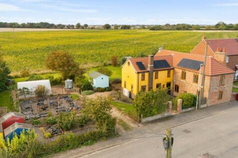 Eastoft Road, Luddington, Scunthorpe... 4 bed detached house for sale