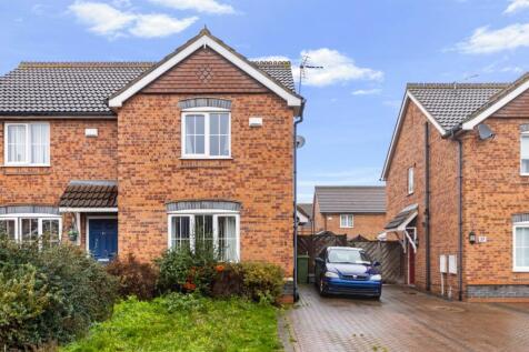 2 bedroom semi-detached house for sale