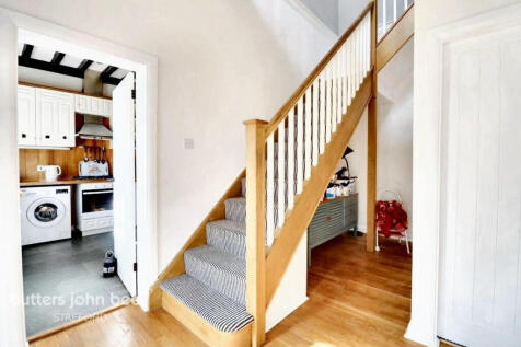 Deanshill Close, Stafford 5 bed detached house for sale
